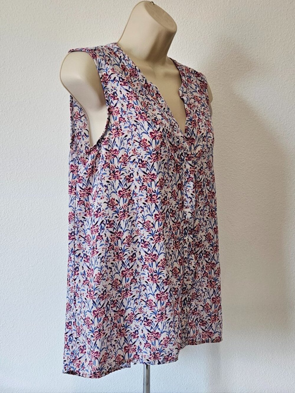 Zac & Rachel Sleeveless Hidden Button Front - Picture 5 of 10